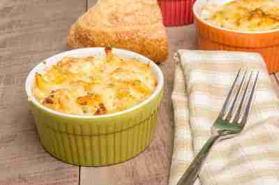 Bowls of baked Dungeness Crab macaroni and cheese